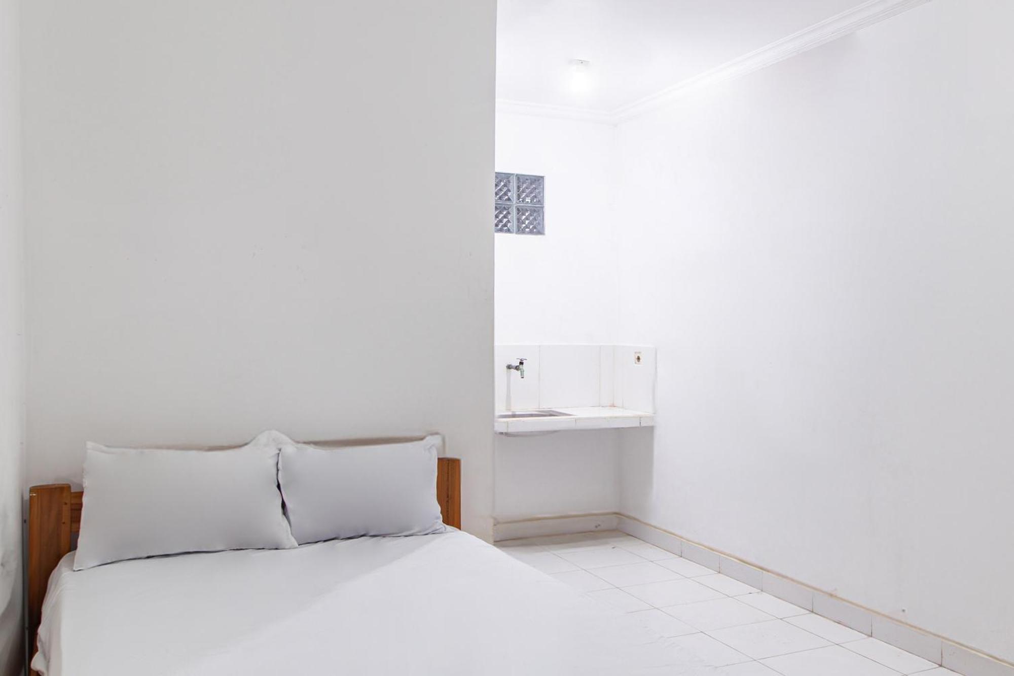 Oyo Life 93504 Kost Krisna Hotel Temukus Exterior photo