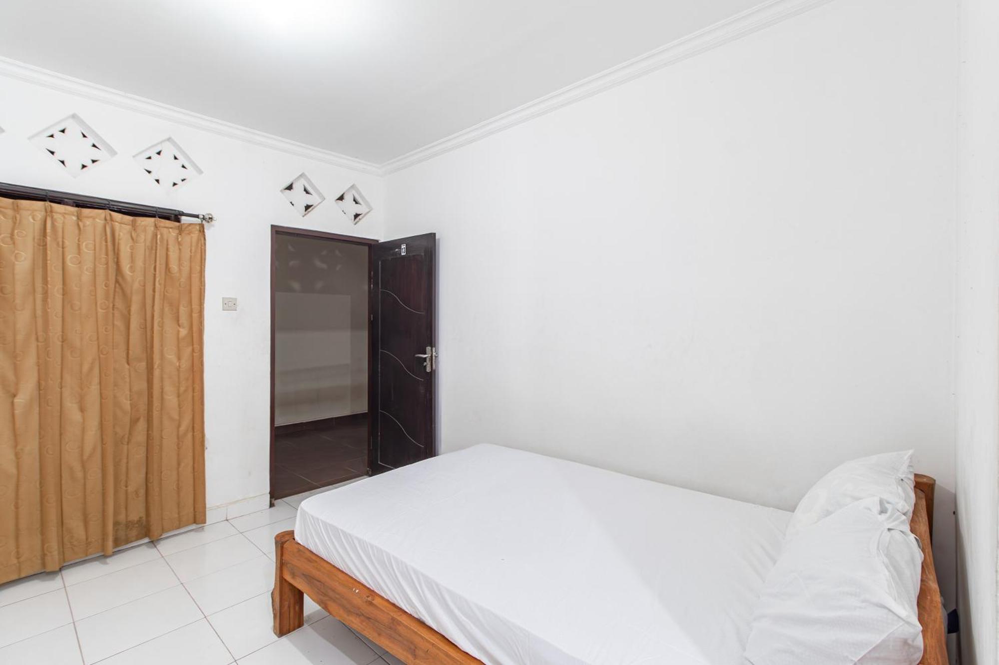 Oyo Life 93504 Kost Krisna Hotel Temukus Exterior photo